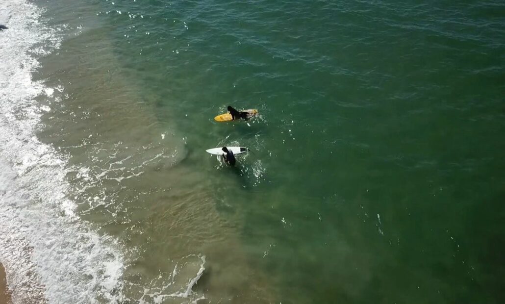 Surfistas aproveitam ondas agitadas da Guarda. | Foto: Vitrine PIXTV