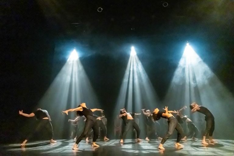 SMCEC - Cia Municipal de Dança realiza temporada de Área Suspe