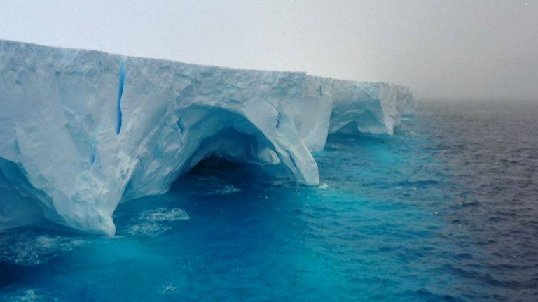 14- ICEBERG GIGANTE