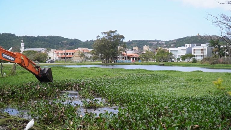14- LIMPEZA LAGOA DAS CAPIVARAS