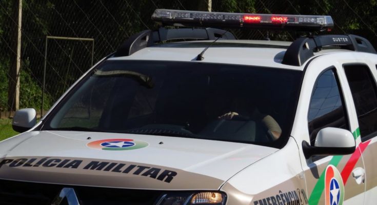 homens-assaltam-casa-em-blumenau-roubam-