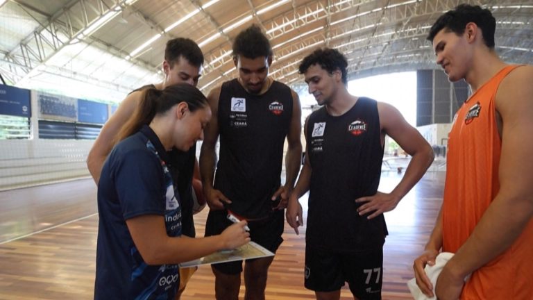10- TREINADORA BASQUETE MASC