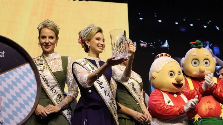 02- PRÊMIO BETO CARRERO