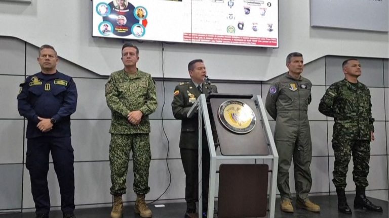 06- BOMBARDEIO COLÔMBIA