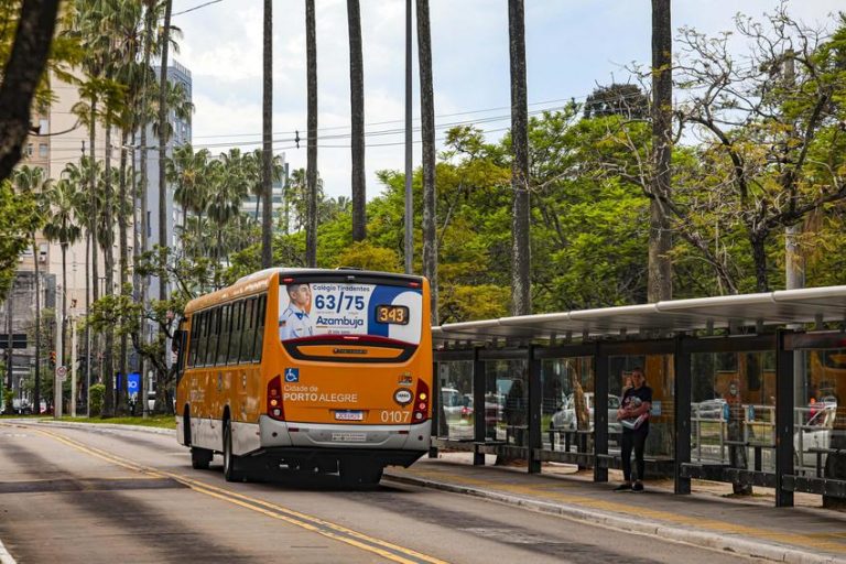 EPTC - Novos abrigos de passageiros na Avenida Osvaldo Aranha