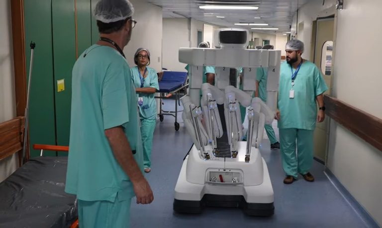 inca_robo_da_vinci_xi