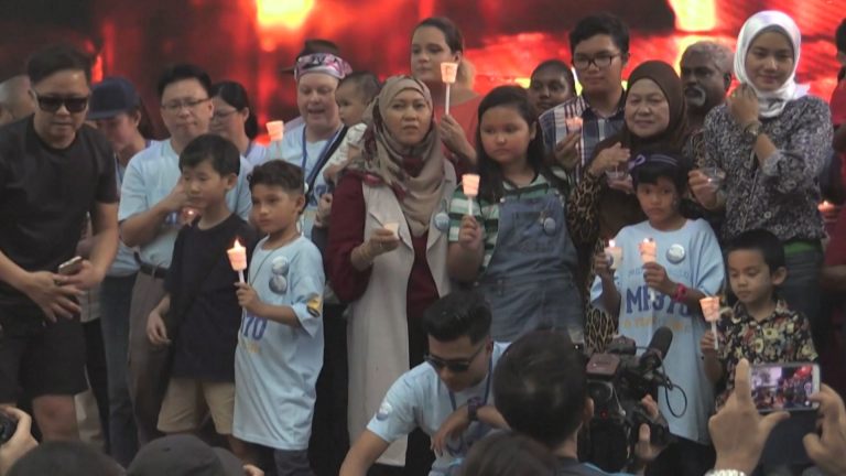 08- BUSCAS AVIÃO MALÁSIAO