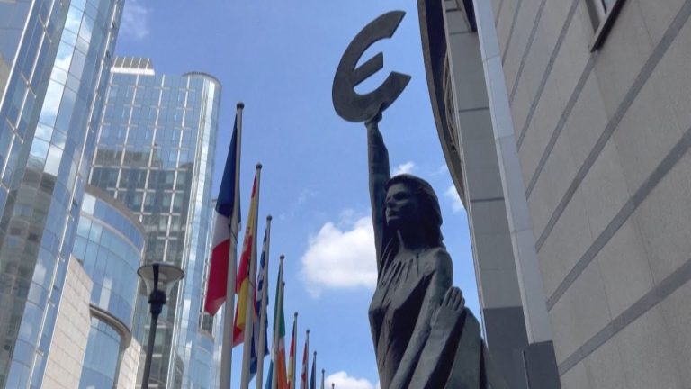 Miniatura do vídeo: Economia: Inflação anual na zona do euro sobe 2,2%