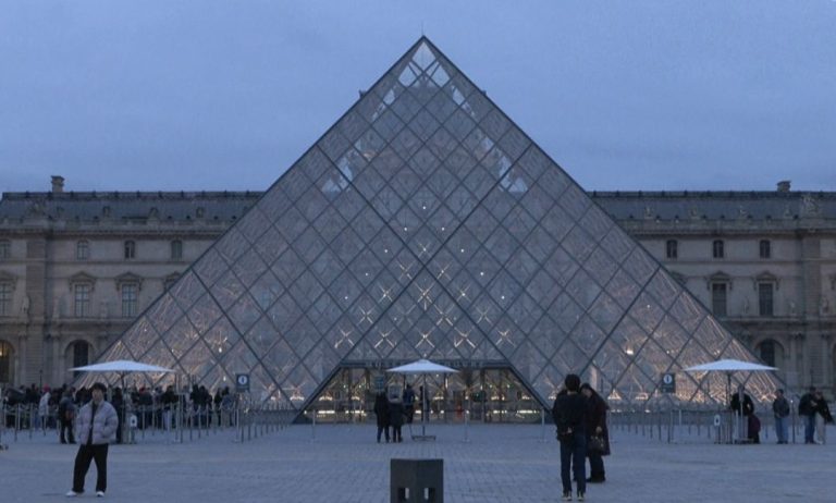 REABERTURA PARCIAL LOUVRE