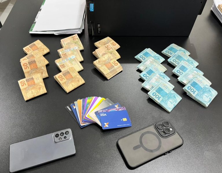 Material apreendido durante ação que resultou nas prisões