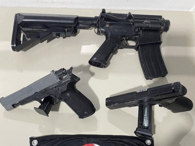 Armas apreendidas com o trio