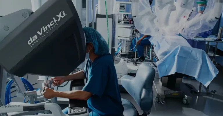 surgeon-at-da-vinci-xi-surgical-system