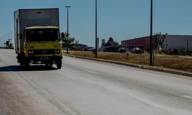 caminhoes_transporte_de_cargas0106219037