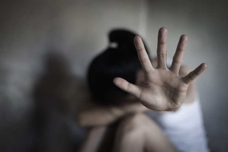 Como-lidar-com-a-violencia-contra-a-mulher-no-ambiente-de-trabalho-1536x1025
