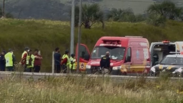 Vitima-fica-em-estado-grave-apos-acidente-entre-moto-e-caminhao-na-BR-101-em-Imbituba